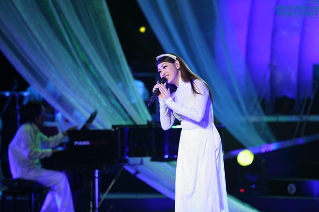 Danh ca Ý Lan U60 vẫn trẻ đẹp, sành điệu không ngờ